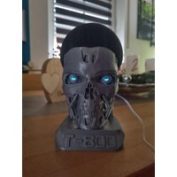 Terminator T800 Halter Für Alexa Echo Dot Gen 4 + 5 | 2 Farben Optional Mit Name von EHRTLINGE