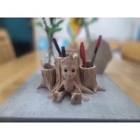 Toller Stiftehalter Schreibtisch Organizer Blumentopf Groot Guardians Of The Galaxy Toller Stiftehalter Schreibtisch Organizer Blumentopf Groot Guardians Of The Galaxy von EHRTLINGE