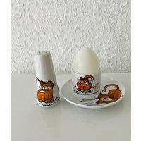 Salzstreuer, Eierbecher Mit Unterteller Aus Kollektion „Katzen" Salzstreuer, Eierbecher Mit Unterteller Aus Kollektion „Katzen" von EINMALIGBEMALTES