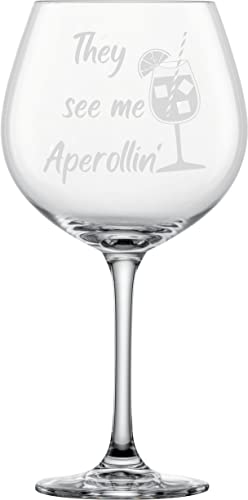Schott Zwiesel XXL Cocktailglas 814ml mit Gravur They see me Aperollin ' - witzige Geschenkidee für Aperol Spritz Liebhaber, Geburtstag, Freundin, Freund, Schwester, Frau (Aperol, Aperollin' 2) von EKM Living