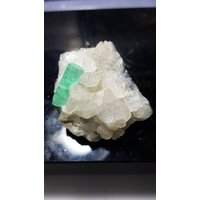 Smaragd Beryll Kristall Auf Calcit Matrix in Boyaca Von Dercolumbien Smaragd Beryll Kristall Auf Calcit Matrix in Boyaca Von Dercolumbien von EKMineralsHaven