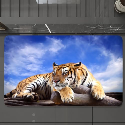 EMCLKS Badteppich rutschfeste,weicher Badezimmerteppich Badematte Badvorleger für Dusche,Badewanne und Toilette,Tiger Sitzt Auf Holz Unter Blauem Himmel Mit Blick Auf Die Tierwelt Und,60x90 cm von EMCLKS