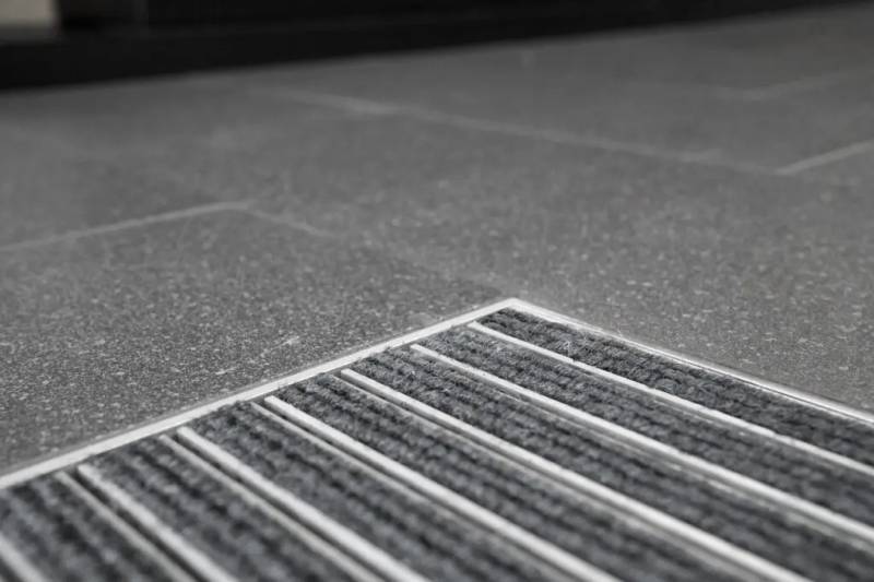 EMCO-Fußmatte 512 R mit Winkelrahmen 60 x 40 cm "Anthrazit" von EMCO