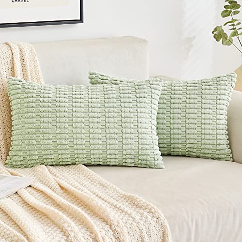 EMEMA Kordsamt Kissenbezüge Dekorative Sofakissen Moderne Kissenhüllen 30x50 cm Dekokissen Weicher Zierkissenbezug für Wohnzimmer Sofa Schlafzimmer 2er Set Bohnengrün von EMEMA