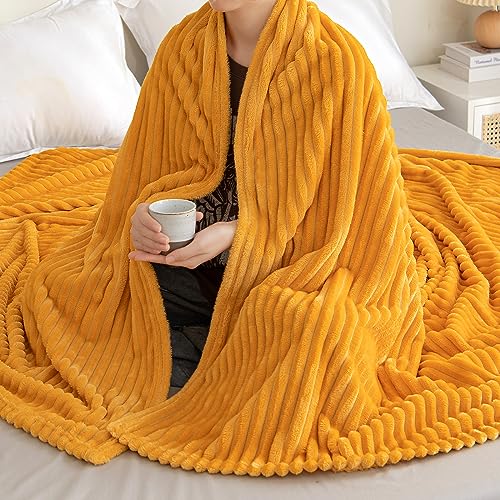 EMEMA Kuscheldecke Fleecedecke Flanell Decke Einfarbig Wohndecken Couchdecke Flauschig Überwurf Mikrofaser Tagesdecke Sofadecke Blanket Für Bett Sofa Schlafzimmer 150x200 cm Orangegelb von EMEMA