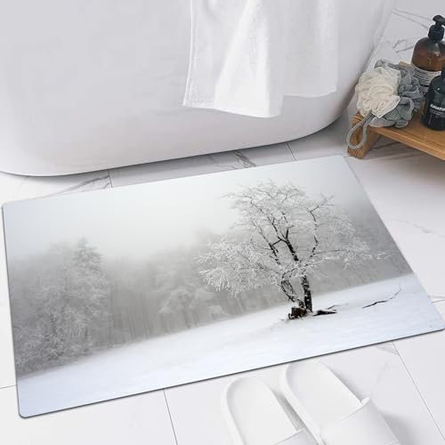 EMFSLA rutschfest Badezimmer Badeteppiche,Weich Hochflor Saugfähig Badvorleger Waschbar Flauschige Mikrofaser Badematte,Bauernhof, Winterlandschaftsbild mit einem Baum in einem verschneiten,60x90 cm von EMFSLA