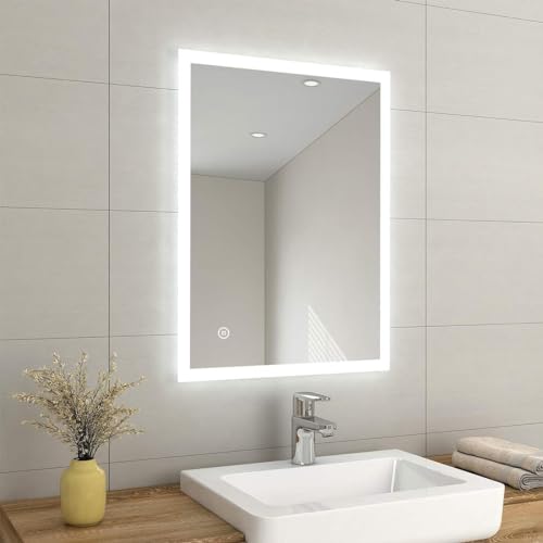 EMKE 600 x 800 mm LED Badezimmerspiegel mit Sicherung, Wandmontage Smart Badezimmer Kosmetikspiegel mit Rasiersteckdose und Entfernungspad Energiesparender Multifunktionsspiegel von EMKE