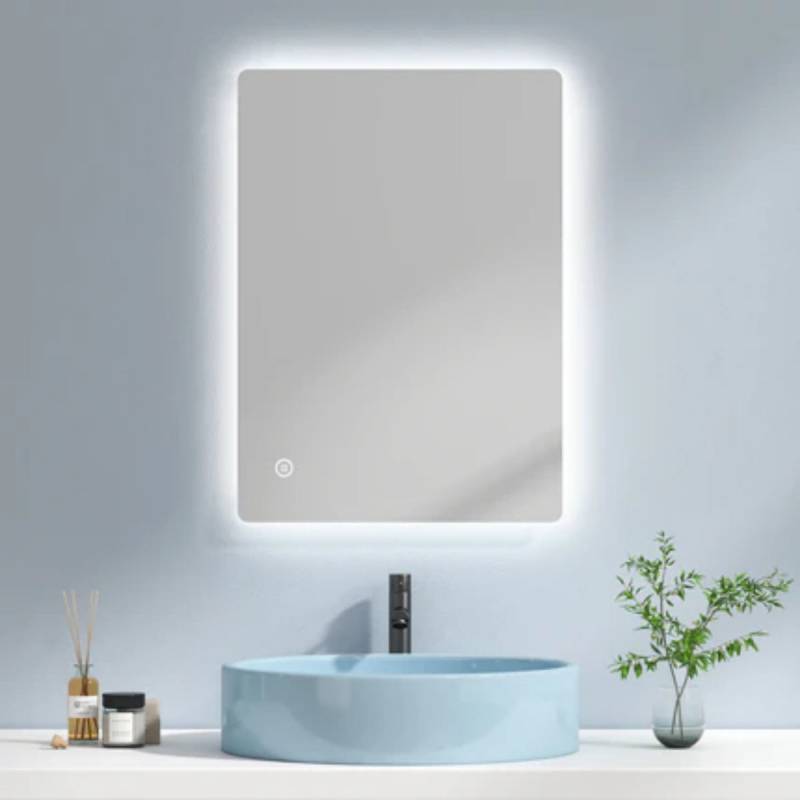 Echteckiger Badspiegel mit integrierter LED-Beleuchtung von EMKE