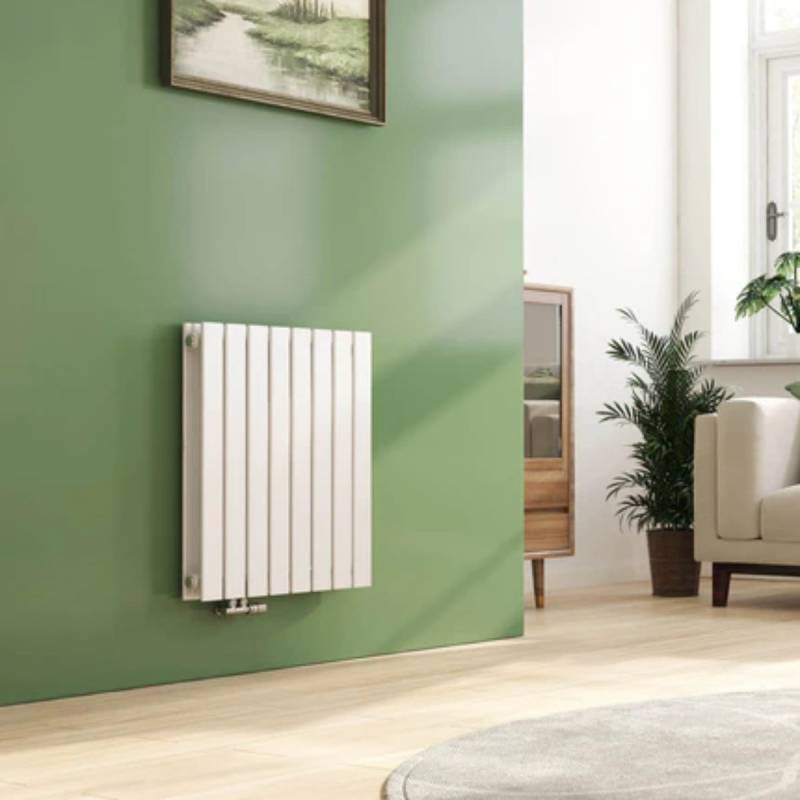 Horizontaler Heizkörper mit doppelter Heizfläche zur Wandmontage von EMKE