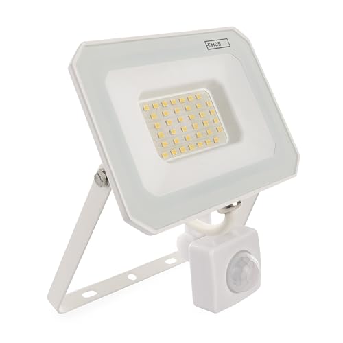 EMOS LED Strahler SIMPO 30 W mit Bewegungsmelder, superhell 3000 lm, IP44 wasserdichtes Flutlicht für Feuchtraum oder Außen, Neutralweiß 4000K, Lebensdauer 15000 St., 15 cm Anschlusskabel, weiß von EMOS