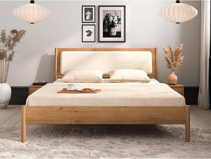 Bett PARIS Eiche massiv mit Leinen-Polsterkopfteil 140x200 von EMPINIO24