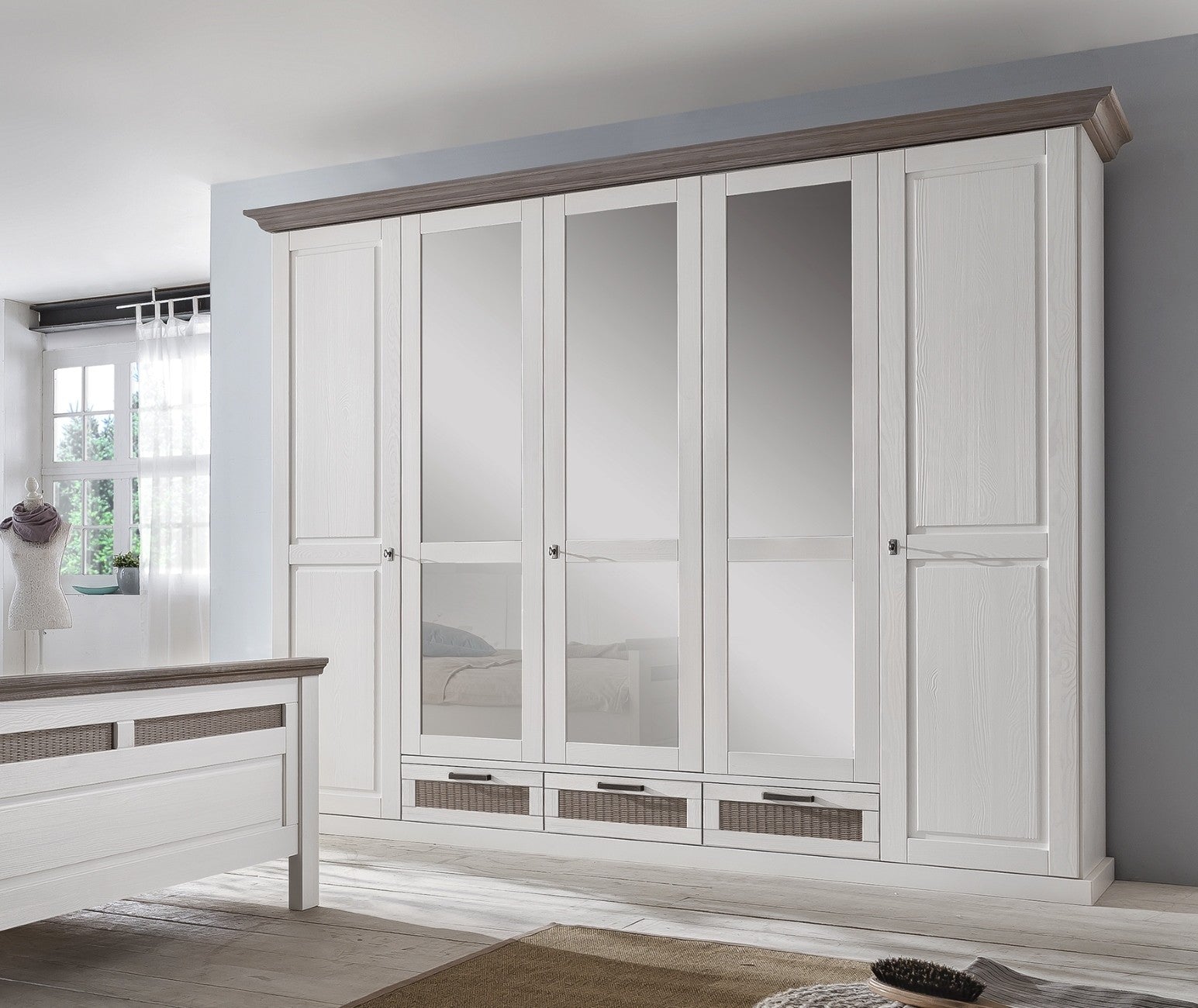 Kleiderschrank weiß 262 cm Pinie grau 5-türig Locarno von EMPINIO24