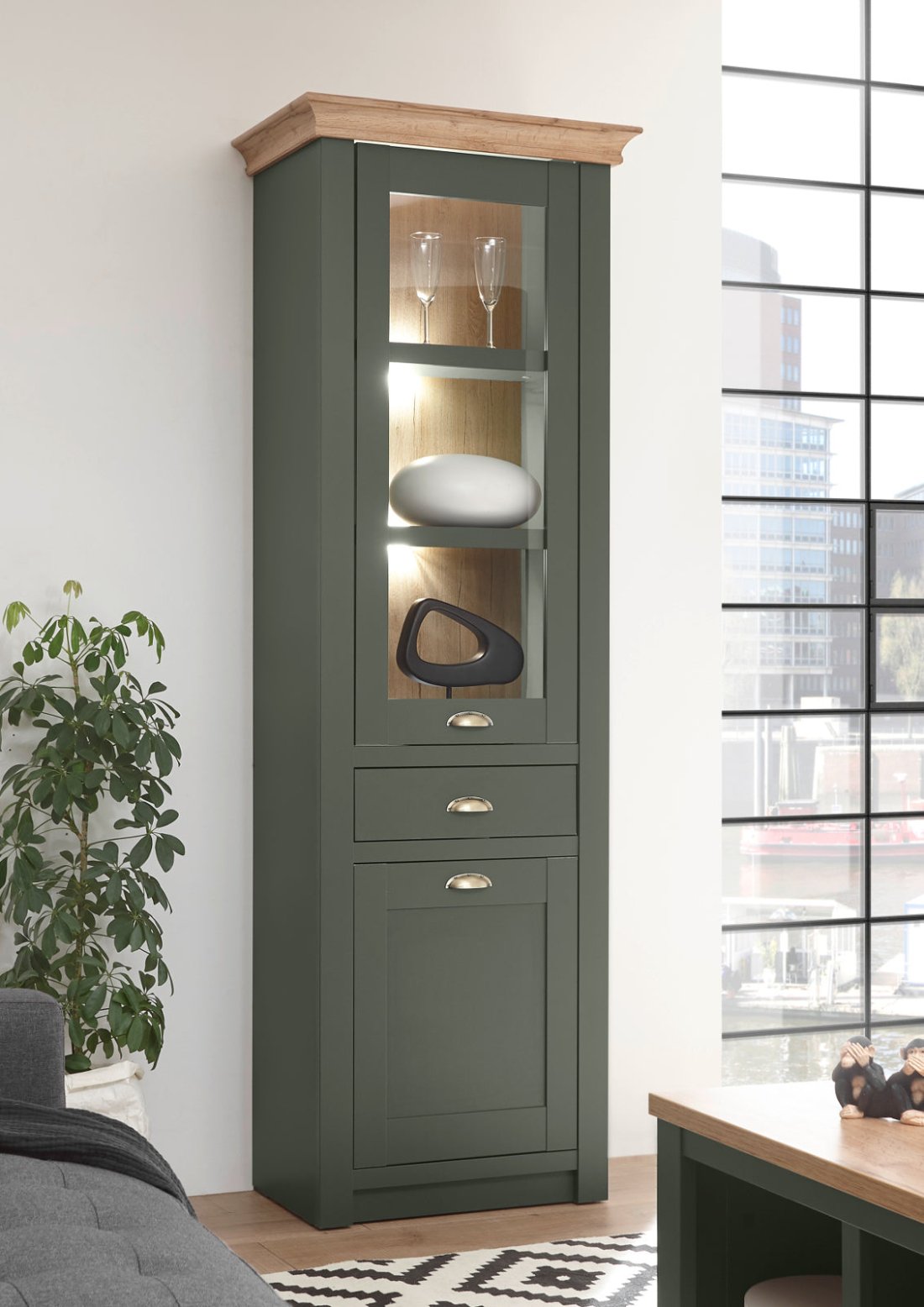 Vitrine 2-türig + 1x Schubkasten 68x207 cm Grün + Eiche CASTLE + Beleuchtung Vitrine 2-türig + 1x Schubkasten 68x207 cm Grün + Eiche CASTLE + Beleuchtung von Empinio24