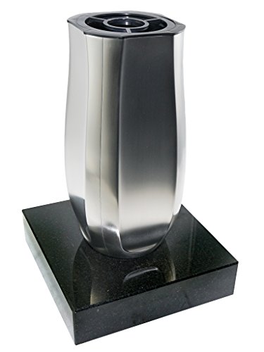 Grabvase 06 montiert auf Granitsockel (Black) von EMSL06 Granitsockel