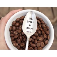 Be Still & Know Löffel - Handgestempelt Inspirierende Botschaft Spirituell Kaffeetee Vintage Besteck Psalm 4610 von EOJStudios