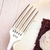 Cheat Day Diät Gabel - Vintage Silberteller Handgestempelt Lustiges Geschenk Kuchengabel Humorvolles Aufhänger Gesunde Ernährung von EOJStudios