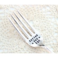 Essen Für Zwei Gabel - Neue Mutter Geschenk Schwangerschaft Nachricht Dessert Kuchen Esslöffel Vintage Versilbert Handgestempelt Muttertagsgeschenk von EOJStudios