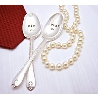 His Und Hers Löffel Set - Handgestempelt Vintage Silberplatte Mine Ihre Mr. Mrs. Couples Geschenk Datum Hochzeit Kaffee Tee Ein Von Einer Art von EOJStudios