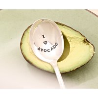 I Love Avocado Löffel - Vintage Hand Gestempelt Silberplatte Besteck Stocking Stuffer Weihnachtsgeschenk Für Ihn Ihren Sohn Papa Mama Guacamole von EOJStudios