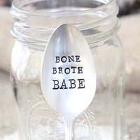 Knochenbrühe Babe - Handgestempelter Löffel Suppenkaffee Eis Tee Gesundes Essen Geschenke Für Ihre Mutter Schwester Freundin Weihnachtsgeschenk Paleo von EOJStudios