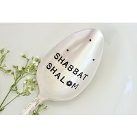 Shabbat Shalom Servierlöffel - Großer Esslöffel Handgestempelt Handgestempelt Vintage Versilberter Küchentisch Dekor Gastgeberin Gastgeschenk von EOJStudios