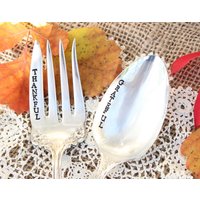 Urlaub Servieren Set - Dankbar Thanksgiving Weihnachten Ostern Hand Gestempelt Tisch Silber Verziertlöffel Gabel Hostess Geschenk Sammeln von EOJStudios