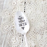 Vertrauen Sie Ihren Weg Löffel - Kaffee-Tee-Eis Motivierende Nachricht Vintage Silber Vergoldet Silberbesteck Recycling-Geschenk von EOJStudios