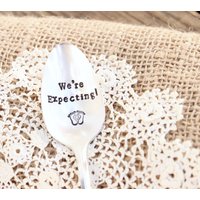 Wir Erwarten Löffel - Schwangerschaft Geschenk Nachricht Dessert Kuchen Abendessen Gabel Neue Baby Mama Vintage Silber Vergoldet Ankündigung von EOJStudios