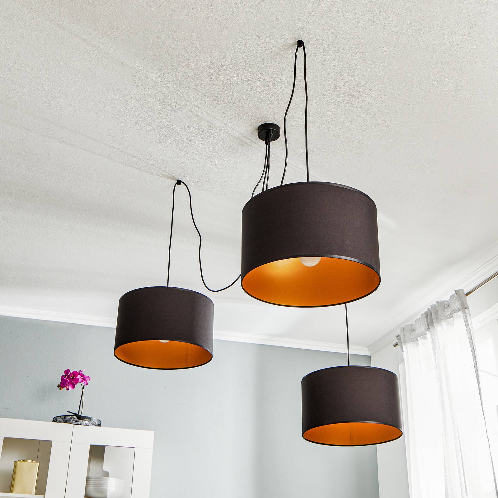 Pendellampe Roto 3 in Schwarz, Schirme innen gold von EMIBIG LIGHTING