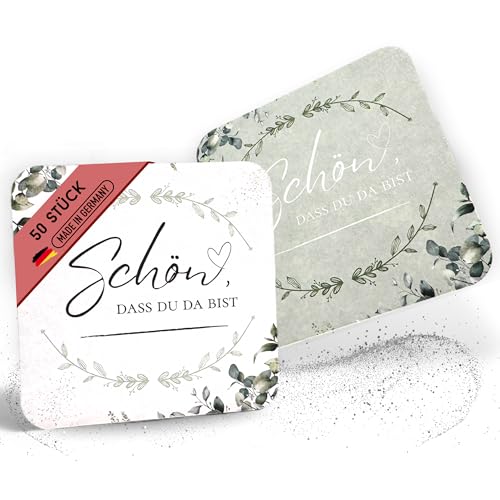 EV® Bierdeckel Pappe – 50 Stück [Schön, dass du da bist] – Doppelseitiges Eukalyptus-Design – Hochwertige Getränkeuntersetzer, ideal als Tischdeko für Geburtstag, Hochzeit & Feste von EV Home Creations