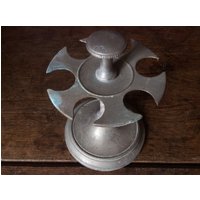 Vintage Französisch Paris Turn Tabletop Schreibtisch Stempelhalter Circa 1950/60/Eve Of Europe Vintage Französisch Paris Turn Tabletop Schreibtisch Stempelhalter Circa 1950/60/Eve Of Europe von EVEofEurope