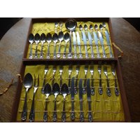 Vintage French Boxed Inox Cased 10-Teiliges Besteckmesser Und Gabel in Box Um 1960-70/Eve Of Europe von EVEofEurope