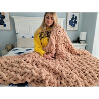 strick Überwurf - Couch Gestrickte Decke Chunky Chenille Super Grobstrick Gemütliche Geschenk Für Sie von EVOKnit