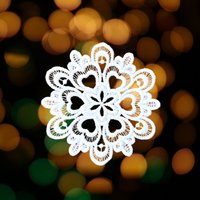 Durchbrochene Schneeflocke, Weihnachtliche Spitze, Dezente Moderne Elegante Luxuriöse Weihnachtskugel, Steife Gehäkelte Bestickte Kugel von EXCELLACE