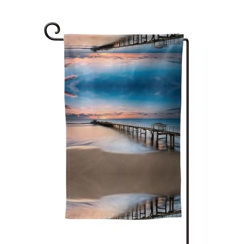 Doppelseitige Premium-Gartenflagge mit Sonnenuntergang, Strand und Brücke, Gartenflaggen für Heimdekoration, wetterbeständig und doppelt genäht, 45,7 x 32,8 cm Doppelseitige Premium-Gartenflagge mit Sonnenuntergang, Strand und Brücke, Gartenflaggen für Heimdekoration, wetterbeständig und doppelt genäht, 45,7 x 32,8 cm von EZDLOWVBA