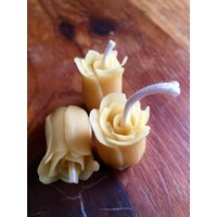 Bienenwachs Rosenknospenkerze von EarthCottage