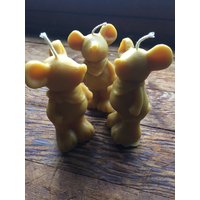 Maus Im Schal Bienenwachskerze Maus Im Schal Bienenwachskerze von EarthCottage