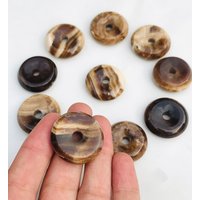 10 Stück Braune Schokoladencalcit Donuts, Dekoration, Handgefertigt | P7 von EarthMineralsLTD