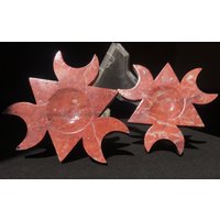 Wunderschöner 2 Stück Roter Jaspis Dreifachmond " Handgefertigter Stein , Mond Form | 27 von EarthMineralsLTD