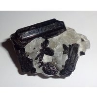 Schwarzer Turmalin Matrix in Quarz Mit Mehrfarbigem Mica Schörl Aus Brasilien Roher Naturstein Für Die Heilung Von Kristallen Schwarzer Turmalin Matrix in Quarz Mit Mehrfarbigem Mica Schörl Aus Brasilien Roher Naturstein Für Die Heilung Von Kristallen von EarthsRocks