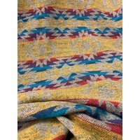 Wunderschöne Wollmischung Decke Werfen in Beige Mit Gelb, Blau, Rot Und Lila Farben von EarthyEcoStyle