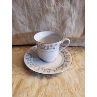 1982, Ashley Overseas Ltd, Tasse Mit Untertasse Und Untertasse, Eternal Love Pattern, Multicolor Floral Rim, Platinum Trim 1982, Ashley Overseas Ltd, Tasse Mit Untertasse Und Untertasse, Eternal Love Pattern, Multicolor Floral Rim, Platinum Trim von EastIdahoCompany
