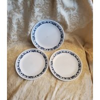 3Er Set, Corelle Teller, Blaue Zwiebel Design, 8, 5 Zoll Luncheon Gebrauchte Sammler Vintage Küche von EastIdahoCompany