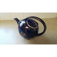 Auf Verkauf Halle China Kobaltblau Airflow Teekanne Mit Gold Blätter Und Blumen Vintage Küche 6 Tasse Design Auf Verkauf Halle China Kobaltblau Airflow Teekanne Mit Gold Blätter Und Blumen Vintage Küche 6 Tasse Design von EastIdahoCompany