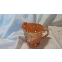 Feuer König Pfirsich Lusterware Milchkännchen Sammler Glas Vintage Küchen Sirup Krug Feuer König Pfirsich Lusterware Milchkännchen Sammler Glas Vintage Küchen Sirup Krug von EastIdahoCompany