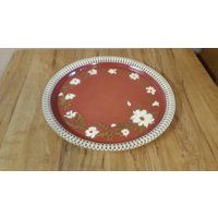 Große 14, 75-Zoll-Cremefarbene Blume Und Rote Runde Servierschale Aus Messing, Hergestellt in Ohio Cut-Out-Rand-Vintage-Servierplatte von EastIdahoCompany