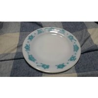 Hazel Atlas Sammelglas Milchglas 9 Zoll Servierplatte Mit Türkis Kochtöpfe Design Rand Mid Century Hazel Atlas Sammelglas Milchglas 9 Zoll Servierplatte Mit Türkis Kochtöpfe Design Rand Mid Century von EastIdahoCompany