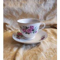 Cottage-stil, Made in China, Royal Rose Oder Moss Rose, Fine Tasse Mit Fuß Und Untertasse, Teetassen-Set, 2-Teilige Servierschale von EastIdahoCompany