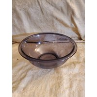 Pyrex Lila Amethyst Glas, 1, 5 Quart Rührschüssel, Vintage Küche, Stapelbare Schale 323 von EastIdahoCompany