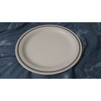Royal China Company Majestätisch Mit Newport Java Stripe 10 Zoll Gelber Teller Servierteller Royal China Company Majestätisch Mit Newport Java Stripe 10 Zoll Gelber Teller Servierteller von EastIdahoCompany